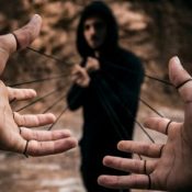 IMPACT : Étude d&rsquo;impact sur les récits trompeurs et des outils pour combattre leur influence.